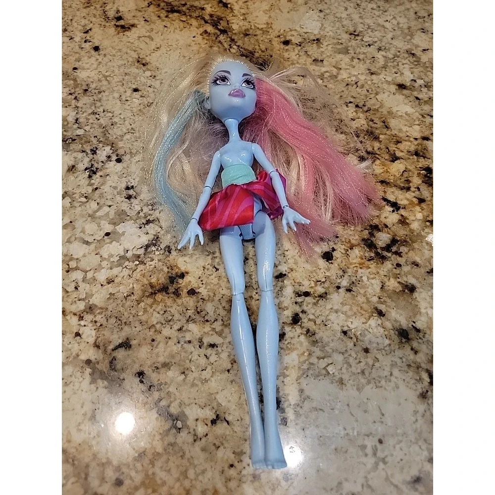 Monster High Skull Shores Abbey Bominable Doll 2008